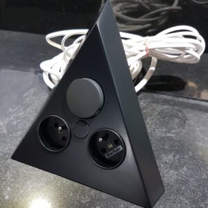 Bloc 2 prises avec interrupteur forme triangle en finition noir mat